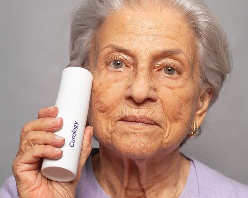 woman-in-purple-crew-neck-top